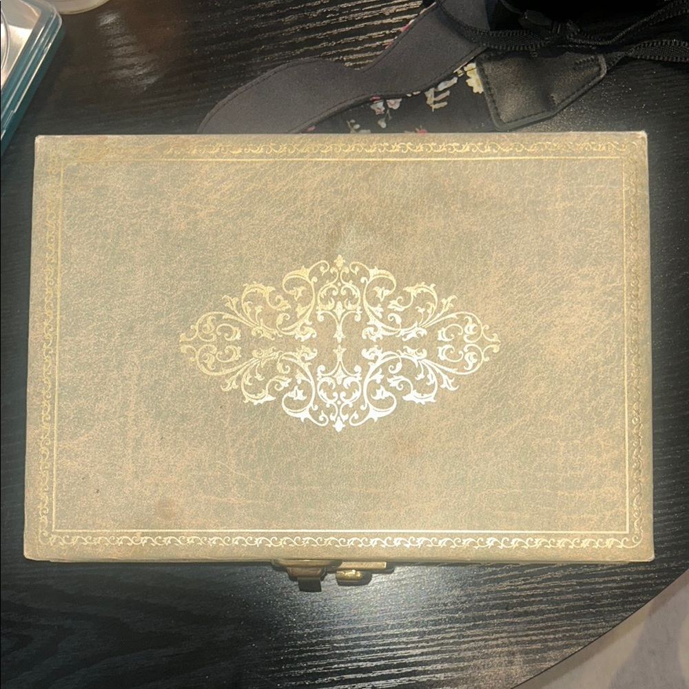 Light green and gold jewelry box